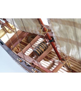 Maquette Bateau en Bois: Canot du Capitaine du HMS Endeavour 1/50