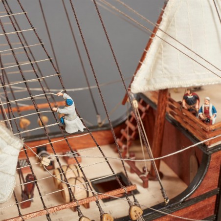 Set of 10 Metal Figures: Caravel Santa María