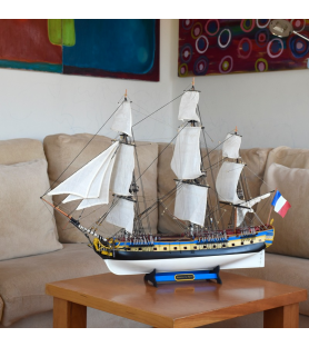 Fregatte Hermione La Fayette. Geschenkpaket mit Schiffsmodell, Figuren und Farben