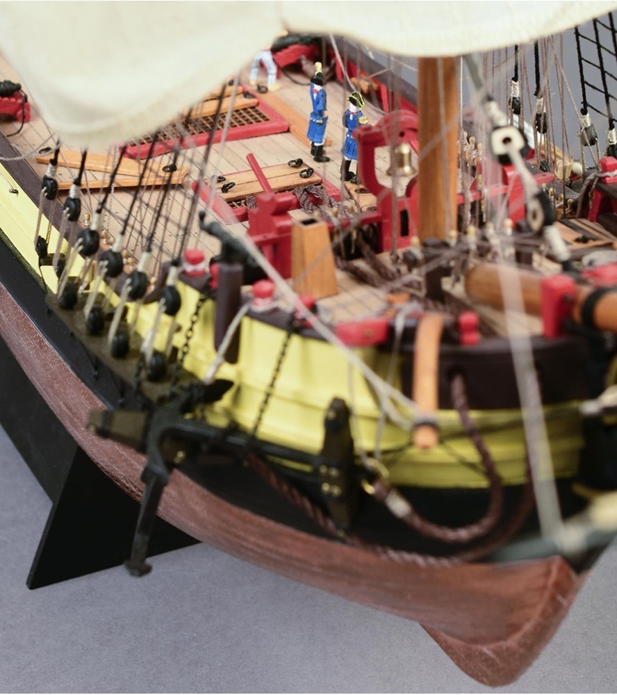 Gift Pack Ship Section Model in Wood British HMS Victory