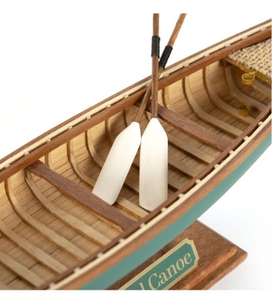 Canoa della ragazza indiana 1:16. Modello di barca in legno
