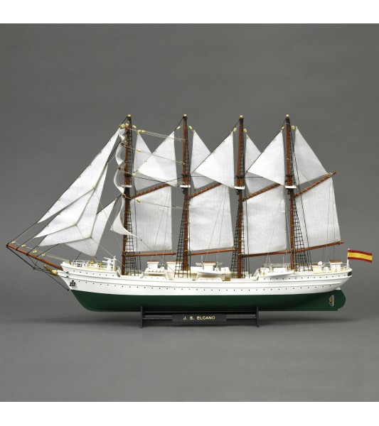 Navio de treino Juan Sebastián Elcano / Esmeralda 1:250. Modelo de navio em madeira e plástico.
