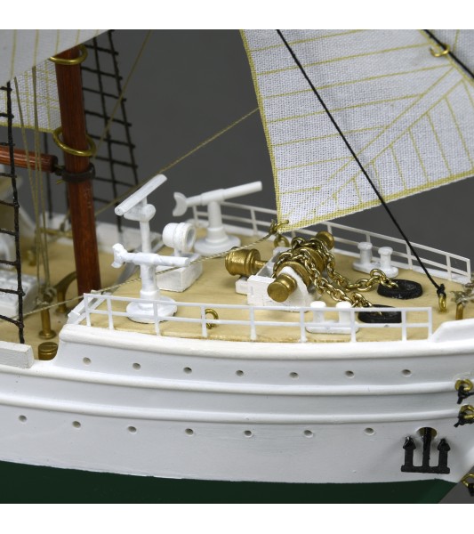 Výcviková loď Juan Sebastián Elcano & Esmeralda. stavebnice dřevěného a plastového modelu lodi v měřítku 1:250