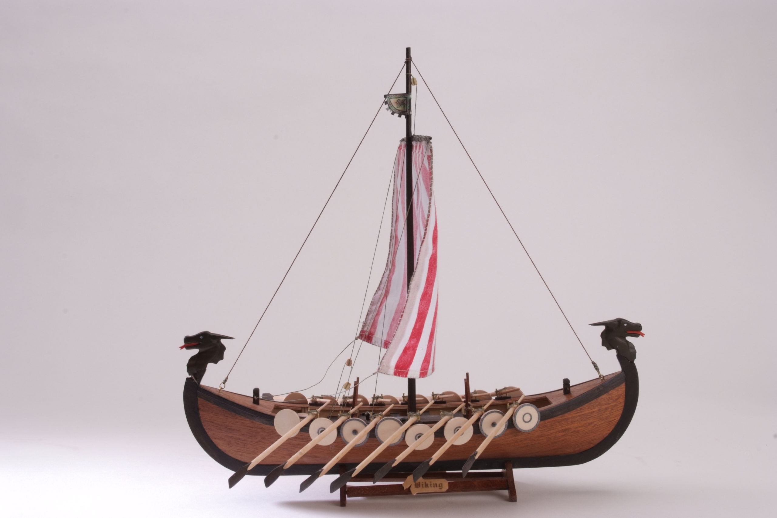 Modelismo naval. Maqueta en madera del barco Viking 1/75