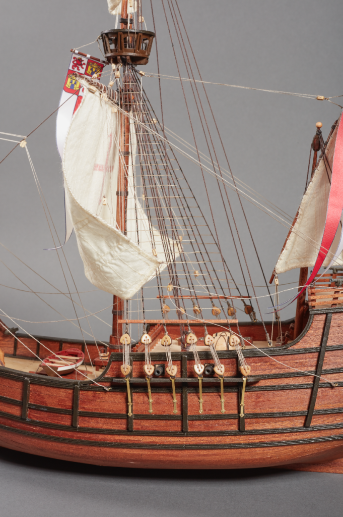 Maquette en bois rénovée de la Caravelle Santa Maria.