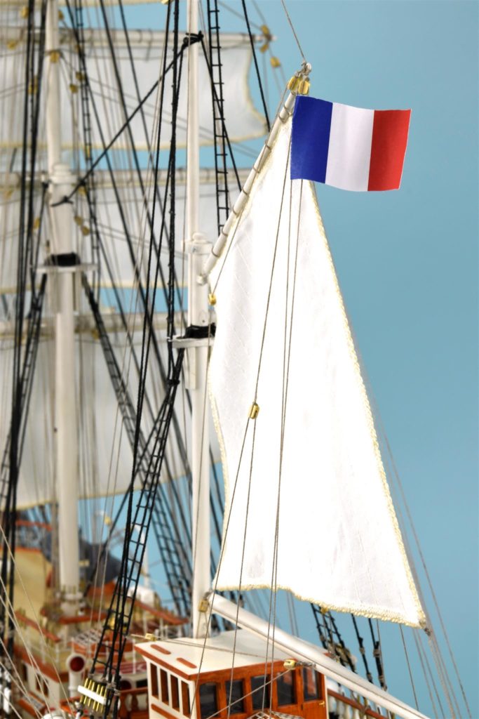 Modélisme naval. Maquette de navire-école Belem de France à l'échelle 1/75 (22519).
