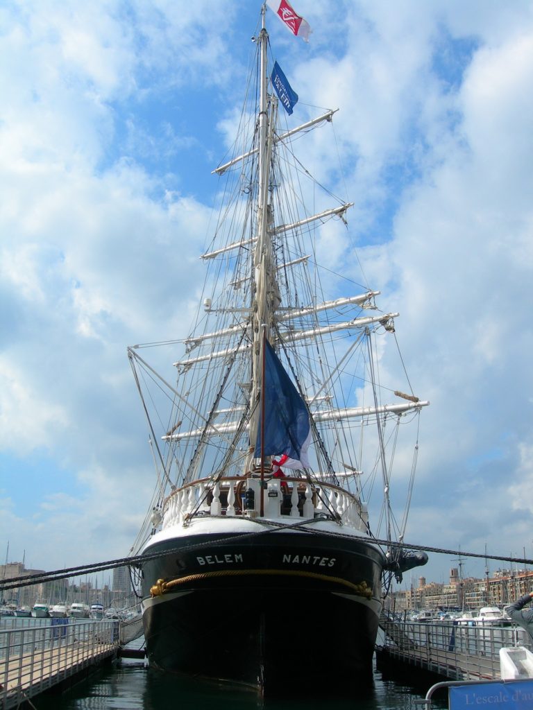 Histoire du navire-école Belem. Le voilier français, amarré au port.