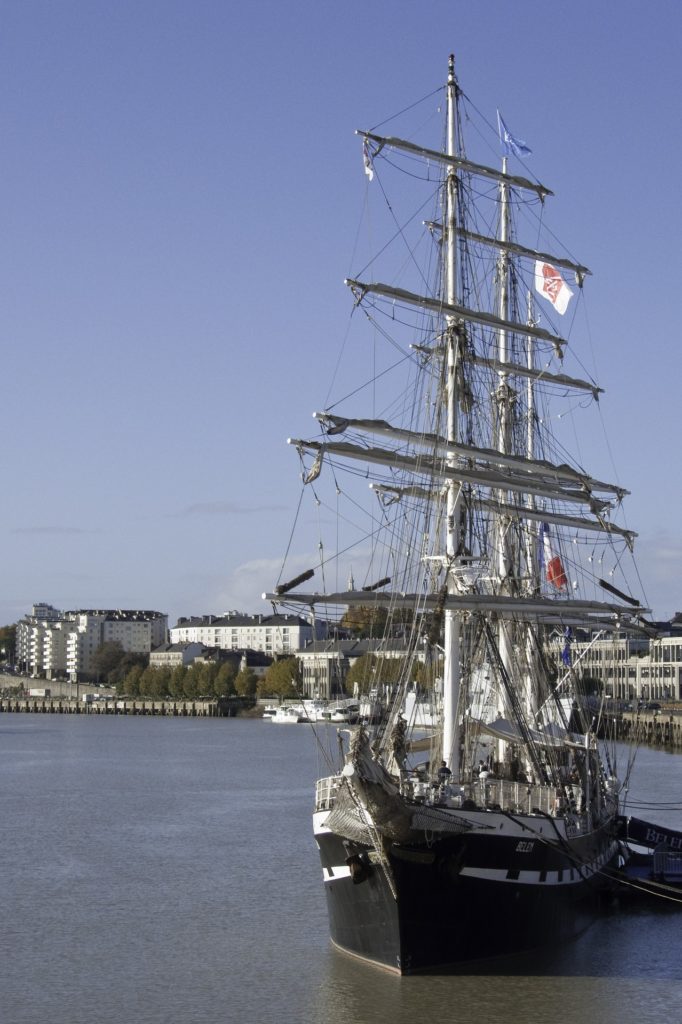 Histoire du navire-école Belem. Le voilier français, amarré au port.