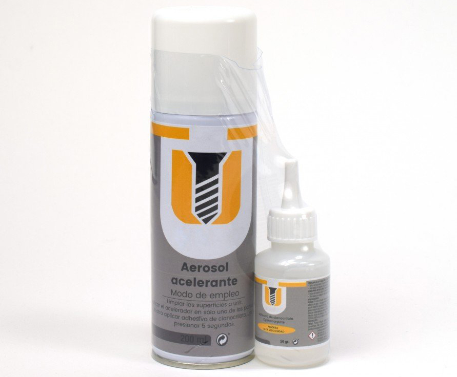 Cyanoacrylate Dense et Cyano Accelerator Spray pour coller figurines en métal.