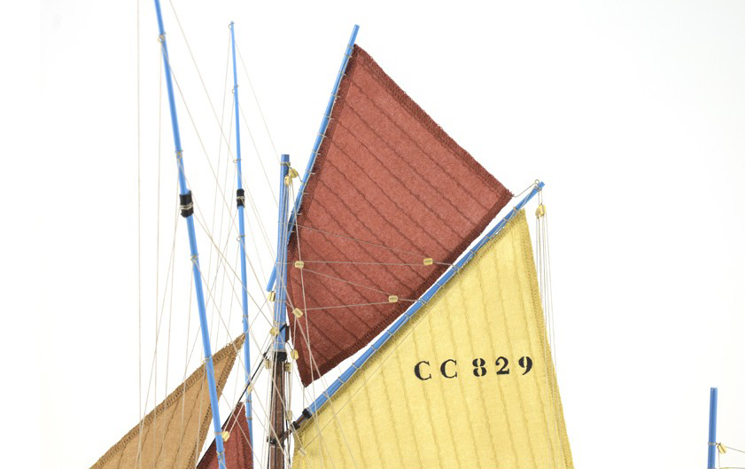 Maqueta de barco pesquero en madera – Enbata – Ropa marinera Moda