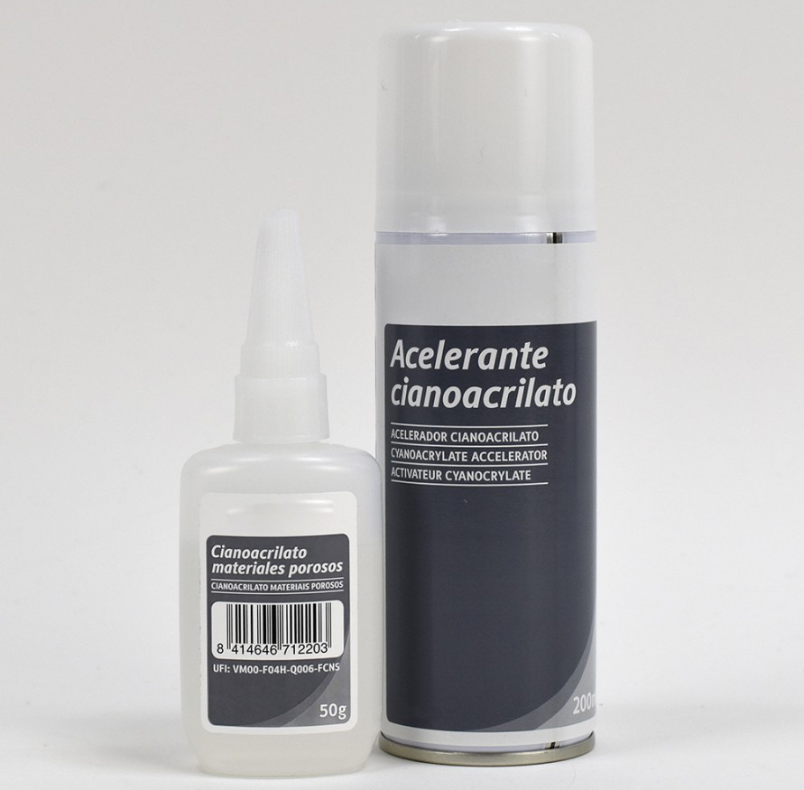 Cyanoacrylate Dense et Spray Accélérateur (27650) pour coller des pièces en bois et en métal.