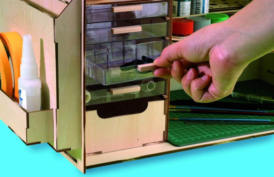 Model Building Workbench: Organization Table for Tools and Accessories