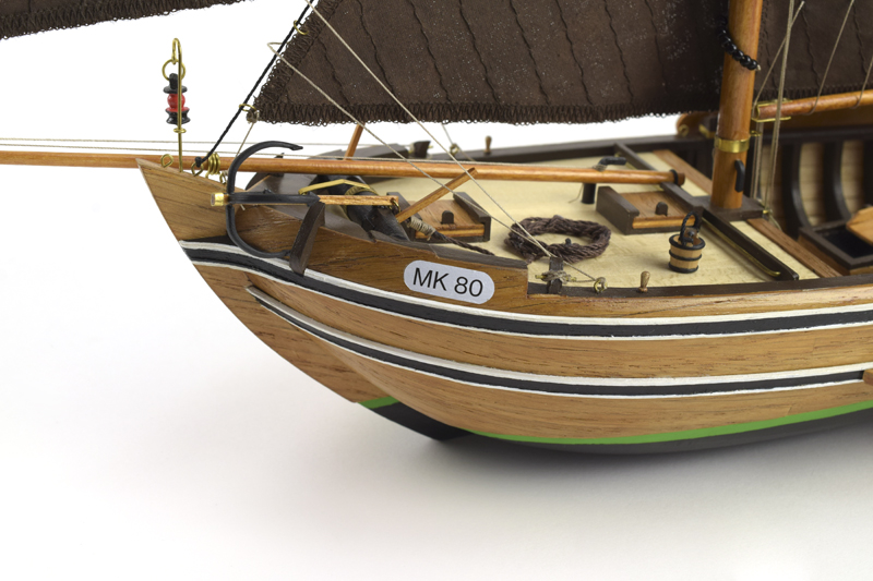 Nouveau kit de modélisme naval 2022 : maquette en bois de bateau de pêche néerlandais Botter (22125) par Artesanía Latina.