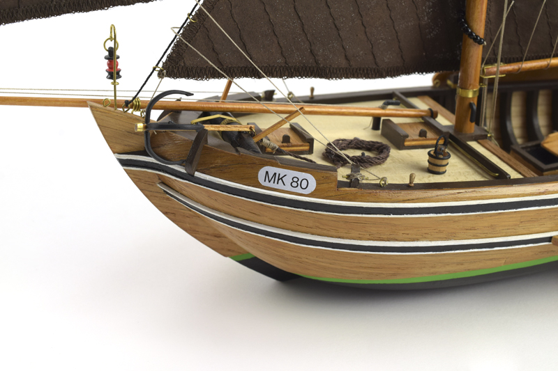 New Model Ship Kit: Assemble Dutch Fishing Boat Model Botter 1:35