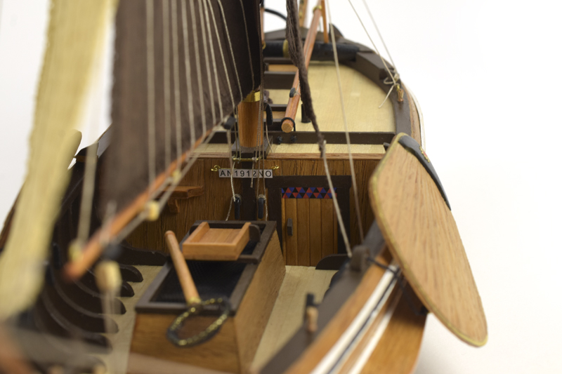 Nuevo Kit de Modelismo Naval 2022: Maqueta en Madera de Barco de Pesca Holandés Botter (22125) de Artesanía Latina.