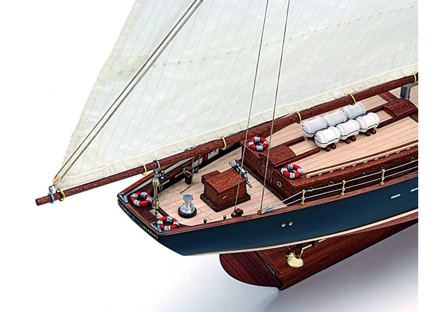 Maquette de voilier Bluenose II (22453) à l'échelle 1/75 par Artesanía Latina : goélette de régate et de pêche.