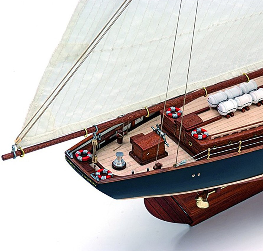 Fishing Ship Model. Canadian Schooner Bluenose II 1:75 (22453) made by Artesanía Latina.
