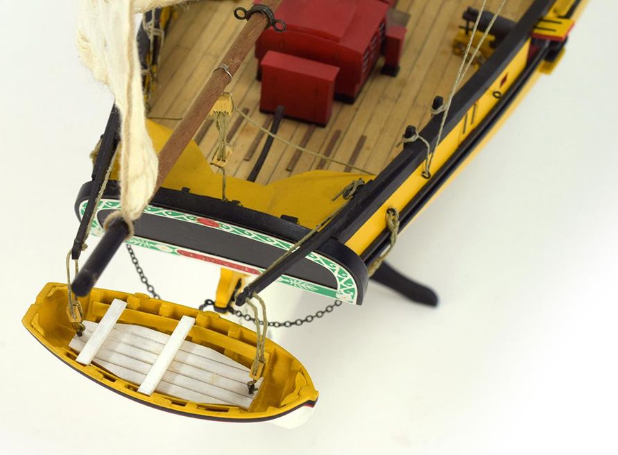 Corsair Model Ship in Wood Le Renard (22401) at 1:50 scale made by Artesanía Latina.
