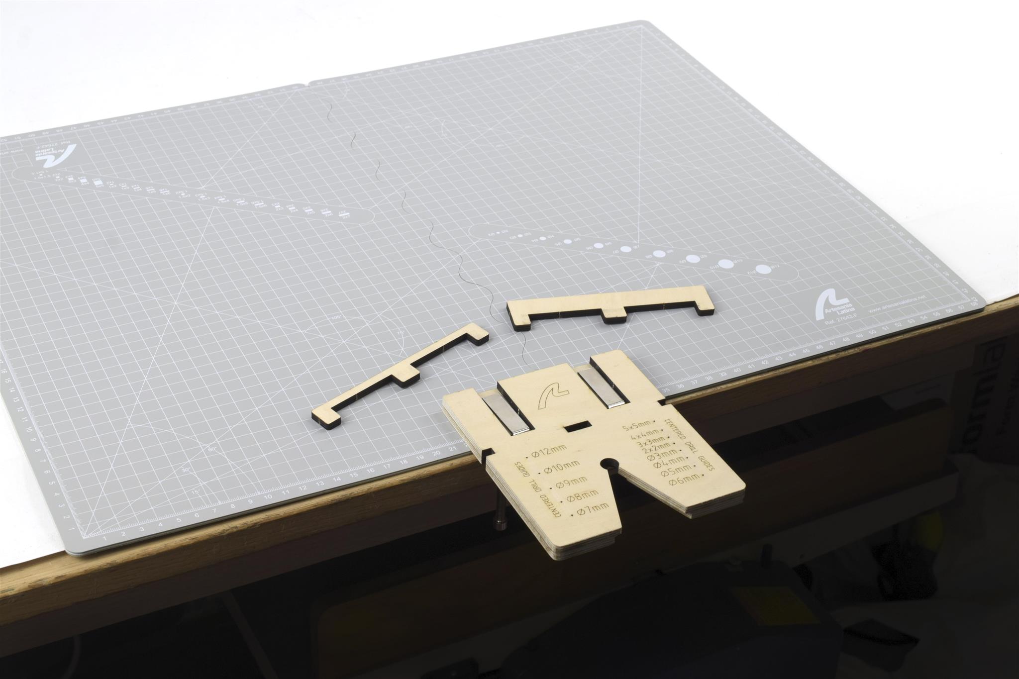 Nuevas Herramientas de Modelismo: Soporte de Trabajo Multifunción (27646) de Artesanía Latina.