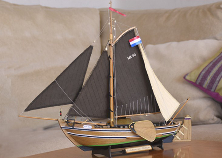 Gift Pack Model Fishing Boat Botter (22125-L) by Artesanía Latina.