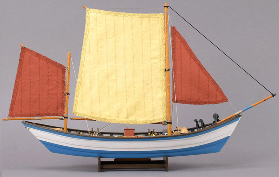 Saint Malo Model Ship. French Fishing Boat of the Doris Class at 1:20 Échelle (19010-N) made by Artesanía Latina.