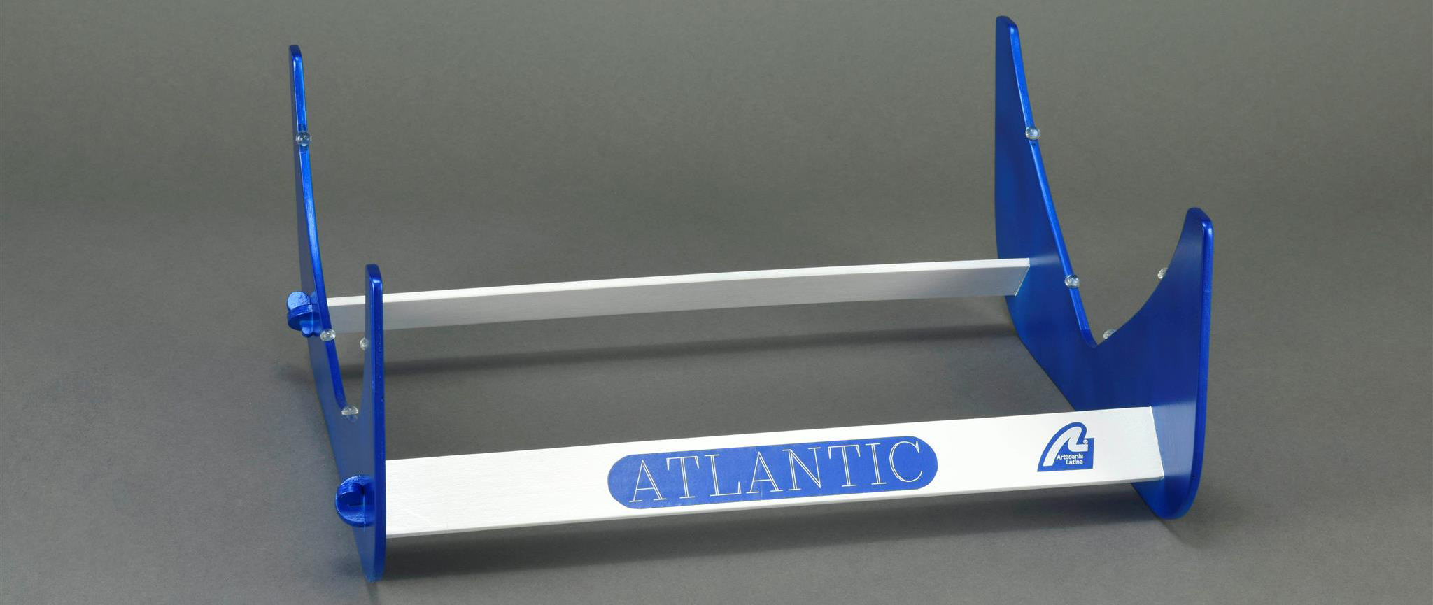 Maqueta Barco R/C Atlantic (20210) Navegable e Iluminable a Escala 1:50 de Artesanía Latina.