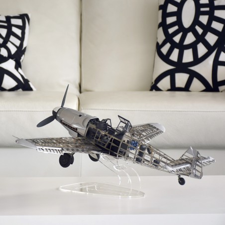 Samolot Messerschmitt BF109G. Zestaw upominkowy z modelem myśliwca, mini modelem myśliwca, farbami i narzędziami