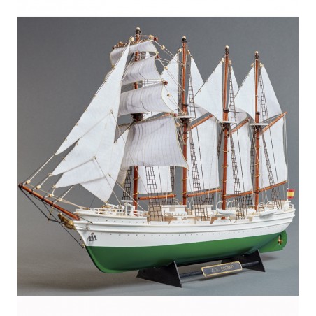 Buque Escuela Juan Sebastián Elcano / Esmeralda 1:250. Maqueta de Barco en Madera y Plástico 7