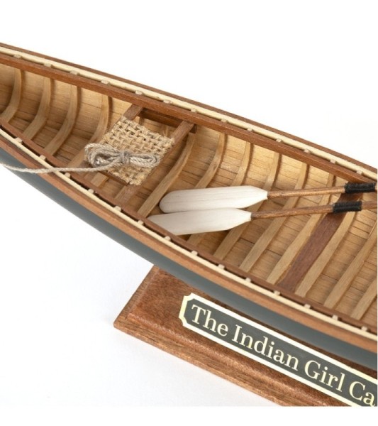 Canoa della ragazza indiana 1:16. Modello di barca in legno