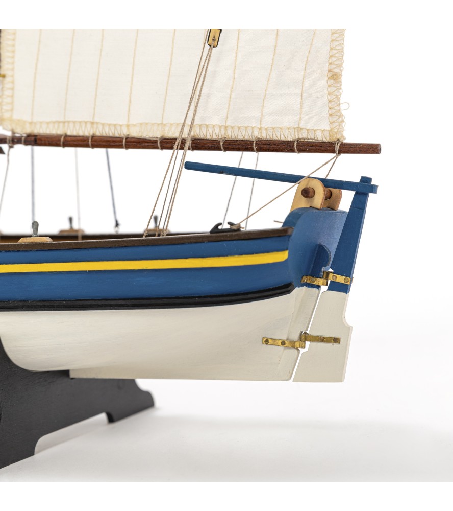 Kapitánův dlouhý člun HMS Endeavour. stavebnice...