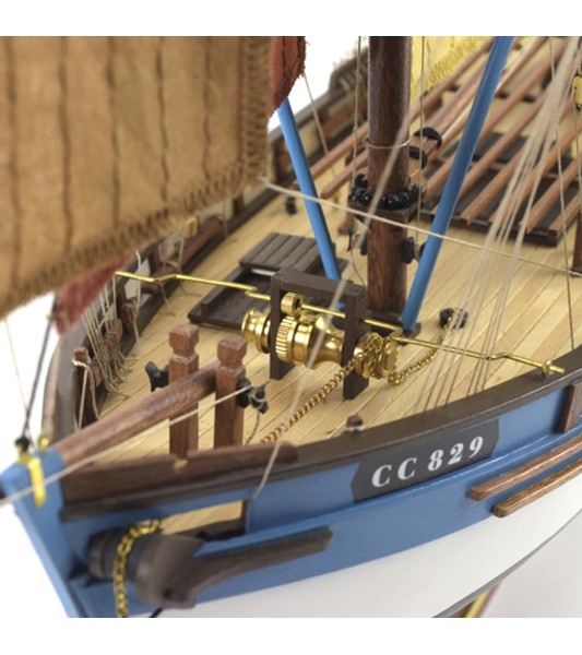 MARIE JEANNE Tonijnboot 1:50 Model van een houten vissersboot