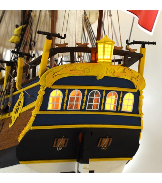 Loď HMS Endeavour. stavebnice dřevěného modelu lodi v měřítku 1:65