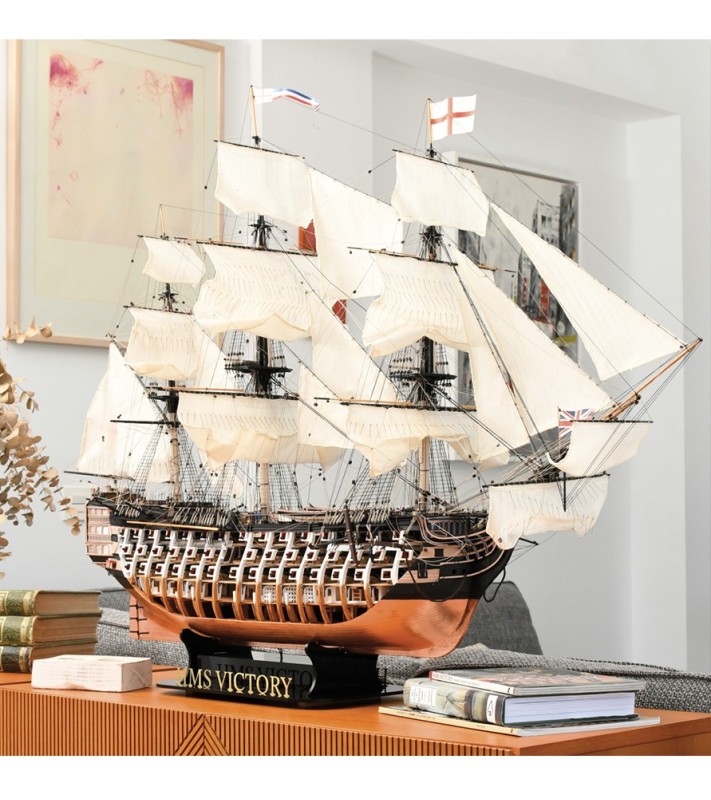 Pack Cadeau avec Maquette, Figurines, Peintures, Lumières LED et Outils : Anatomie HMS Victory