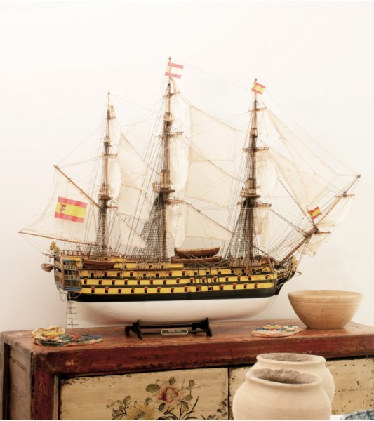 Santa Ana. Gift Pack with Ship Model, Paints, Figures and Tools