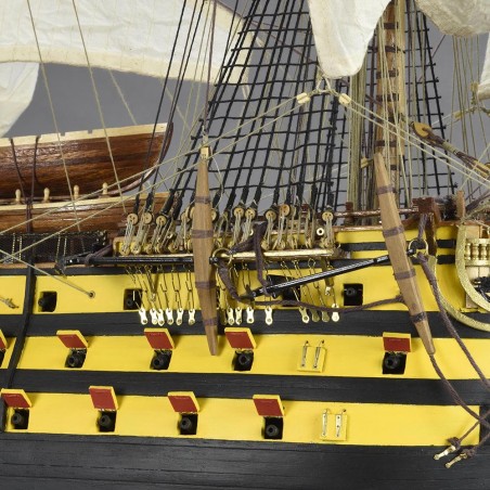 Navio da Linha Santa Ana 1:84. Modelo de madeira do navio 17
