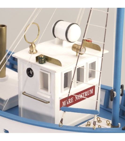 MARE NOSTRUM 1:35 Holzmodell eines Fischkutters Trawler