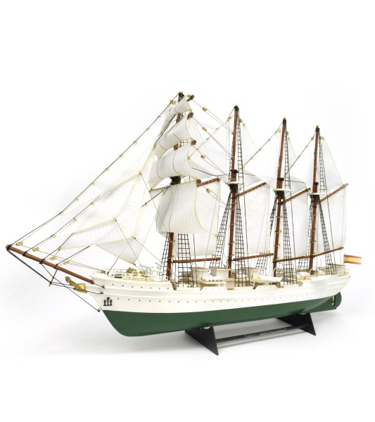 Trainingsschip Juan Sebastián Elcano / Esmeralda 1:250. Houten en plastic modelschip.