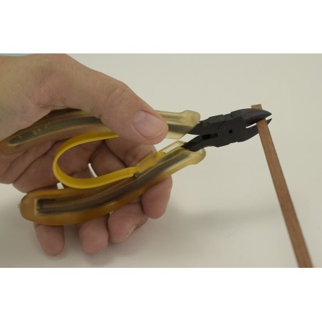 Schneidezange mit ergonomischem Griff