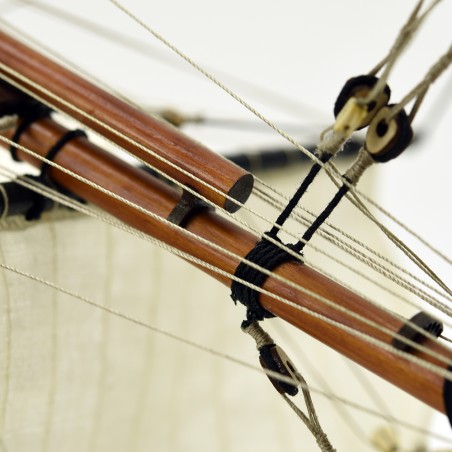 Pololesklý lak v odstínu dub (20 ml)