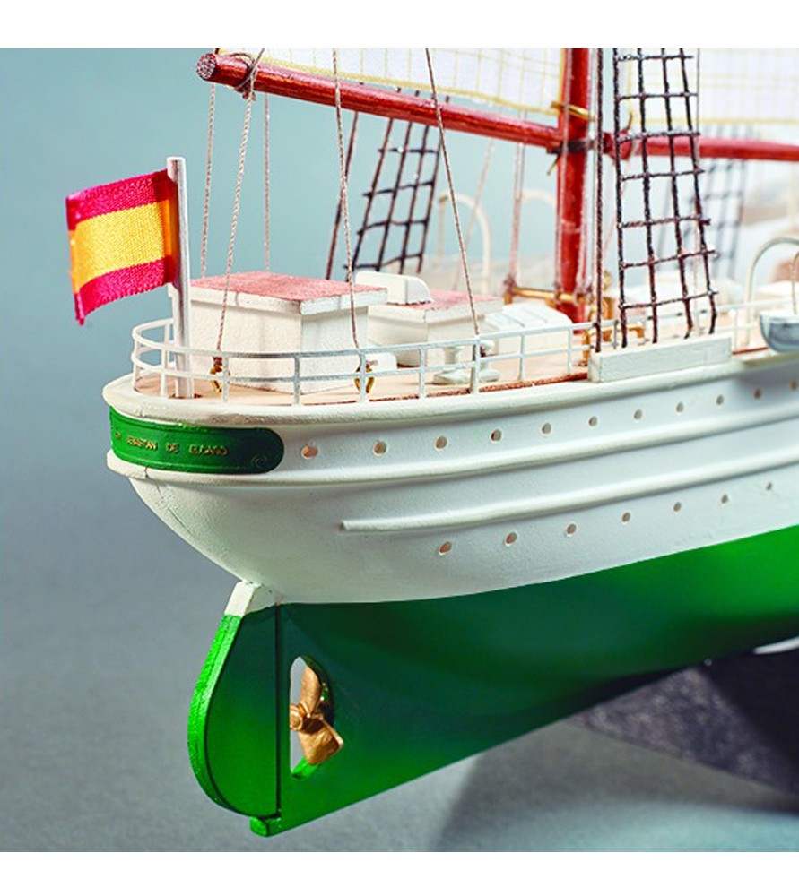 Учебный корабль Хуан Себастьян Элькано / Эсмеральда 1:250. Деревянная и пластиковая модель корабля 4