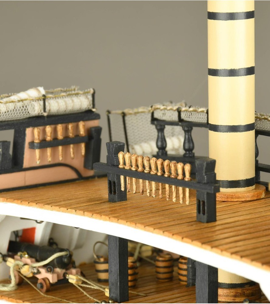 HMS Victory's tværsnit. 1:72 modelskibssæt i træ