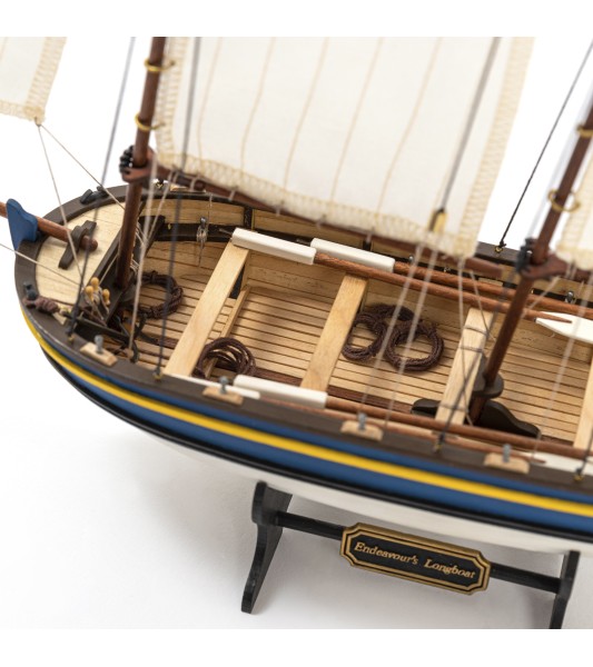 Kapitánův dlouhý člun HMS Endeavour. stavebnice dřevěného modelu lodi v měřítku 1:50