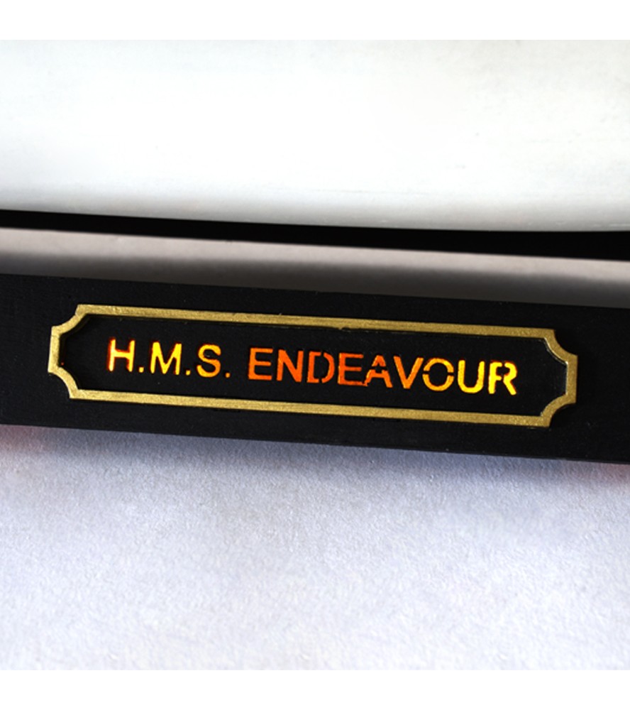 Statek HMS Endeavour. drewniany model statku w...