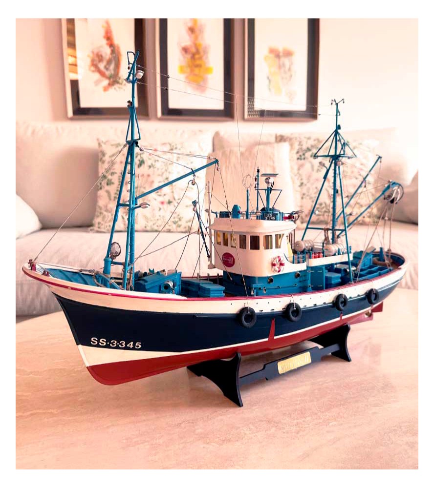 Thonier Marina II. Pack Cadeau avec Maquette,...