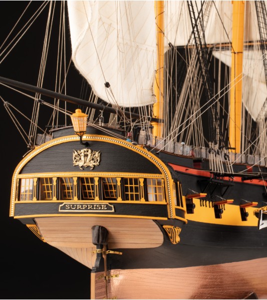 HMS Surprise da Master and Commander - kit de modelismo em madeira à escala 1:48